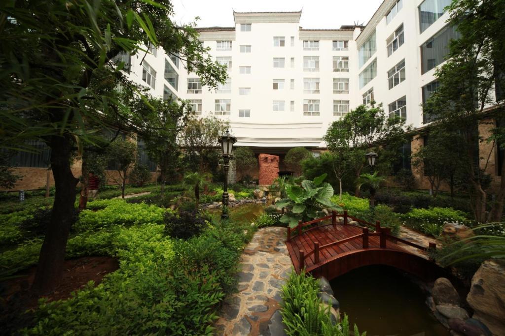 Xiongzhao Grand Hotel Weishan ต้าหลี่ ภายนอก รูปภาพ