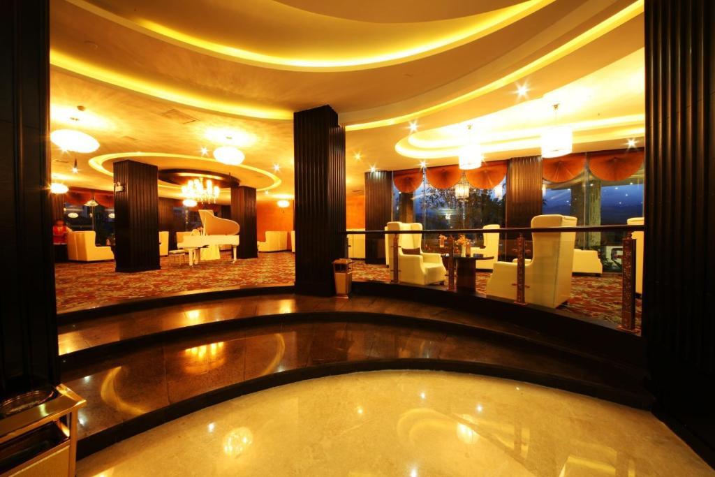 Xiongzhao Grand Hotel Weishan ต้าหลี่ ภายนอก รูปภาพ
