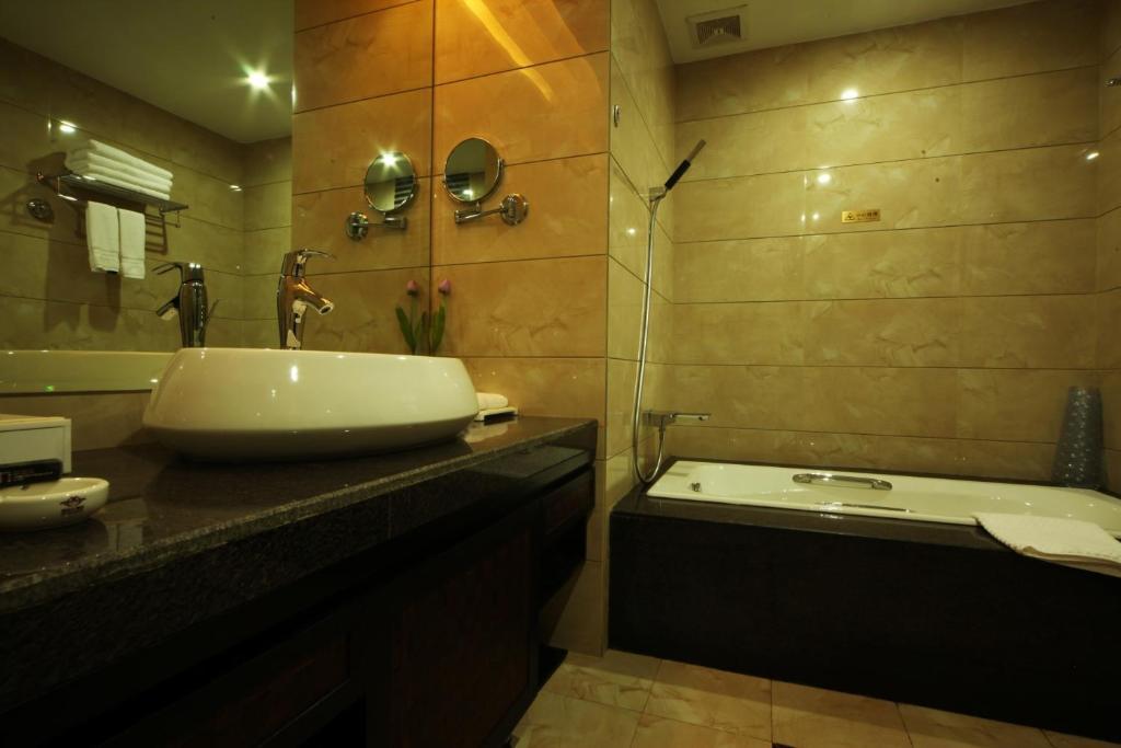 Xiongzhao Grand Hotel Weishan ต้าหลี่ ห้อง รูปภาพ